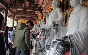 Kỳ cục tượng phật "hai màu" ở chùa Bái Đính