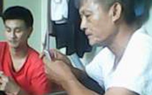 Người dân quay clip tố cán bộ xã tổ chức “họp” trên chiếu bạc