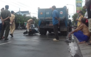 Nam thanh niên đi xe máy cắm chặt vào đuôi xe ben nguy kịch