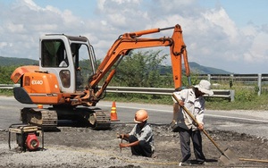 Đường 2.700 tỷ nứt, vá: Giám đốc sở 'tung chiêu'