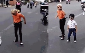 Clip: Hai anh em bán kẹo kéo "phiên bản HKT" náo loạn đường phố