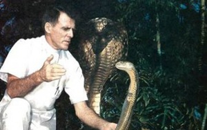Huyền thoại “người rắn” trăm tuổi
