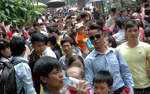 Chật cứng người trong Công viên Thủ lệ những ngày nghỉ lễ