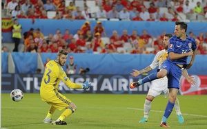 De Gea dính "lời nguyền", Casillas hưởng lợi lớn
