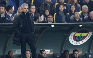 Mourinho bóng gió chê bôi học trò, "đá xoáy" đối thủ chơi xấu