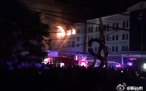 Chiến đấu cơ Trung Quốc đâm tòa nhà bốc cháy