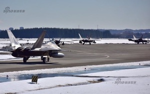 Tám tiêm kích F-22 của Mỹ bất ngờ xuất hiện ở Nhật Bản