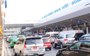 Cấm dừng, đậu: Xe công vụ bất chấp!