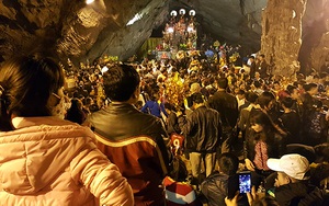 Hội Chùa Hương 2016: Sợ tắc đường, ngàn người khai hội lúc… nửa đêm