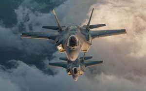 Tiêm kích F-35 xơi tái phi đội máy bay thế hệ 5 của Nga?