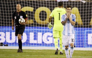 Xin đừng khóc nữa, Messi!