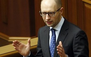 Thủ tướng Ukraine Arseny Yatsenyuk tố cáo bị "đâm sau lưng"