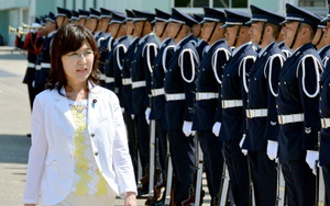 Nữ bộ trưởng Nhật khéo léo tránh khởi đầu sóng gió