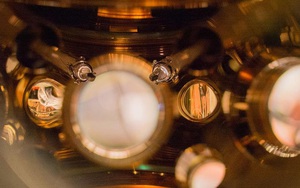 Xuất hiện đồng hồ quang học SIÊU NHỎ chính xác nhất trên thế giới