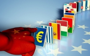 Hậu phán quyết Biển Đông: TQ giơ tập séc, EU hạ giọng thì thào