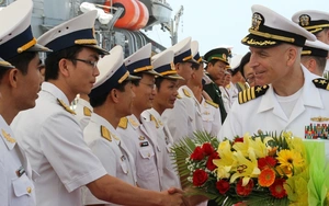 Bỏ cấm vận vũ khí với Việt Nam, Mỹ sẽ có "cơ hội chiến lược"