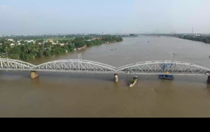 Cầu Ghềnh trước và sau khi sập nhìn từ flycam