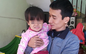 Bắc Ninh: Bé gái 2 tuổi nhập viện điều trị viêm phế quản, đang bình thường bất ngờ liệt 1 chân?