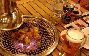 Uống bia cùng thịt nướng: Sướng miệng, khổ dạ dày