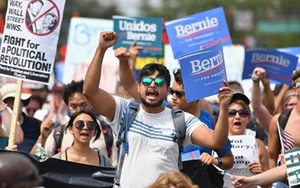 Sanders chật vật khuyên người ủng hộ mình hướng về Hillary Clinton