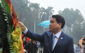 Chủ tịch Nguyễn Đức Chung dâng hoa tưởng niệm tại tượng đài Lenin