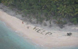 May mắn được cứu sống khỏi đảo hoang nhờ xếp chữ từ lá cọ