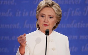 Bà Clinton "đánh trống lảng" khi bị chất vấn chính sách nhập cư