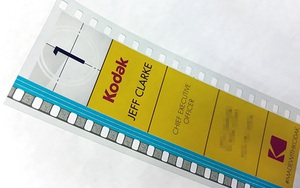 Cận cảnh tấm danh thiếp khác người của CEO Kodak