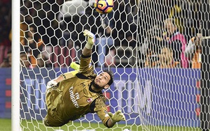 Donnarumma tỏa sáng trên chấm 11m, Milan giành Siêu cúp Italy