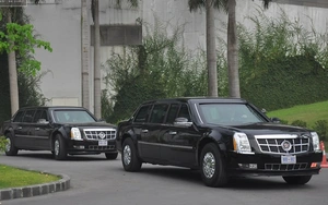 Cận cảnh dàn xe cadillac ra sân bay Nội Bài đón TT Obama