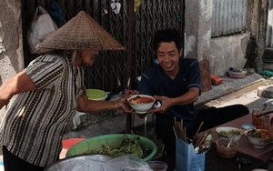 Ghé quán "bún cho" gặp bà chủ hào sảng, dễ thương số một Sài thành