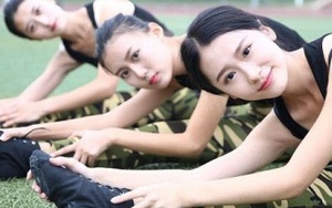 Các nữ sinh học quân sự xinh hơn hoa hậu làm cả trường náo loạn