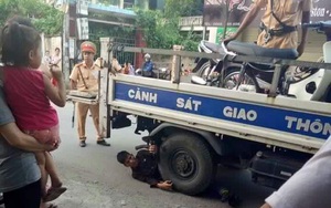 Nam thanh niên nằm ôm bánh xe CSGT ăn vạ bị phạt hơn 6 triệu đồng