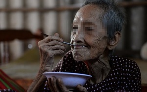 Để mẹ già ở nhà với vợ, người con trai đã nhận cái kết đau đớn