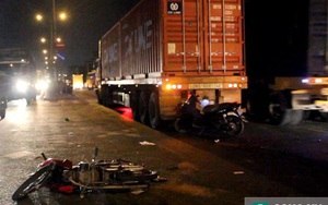Cướp xe, vượt đèn đỏ rồi tông vào xe container ở TP.HCM