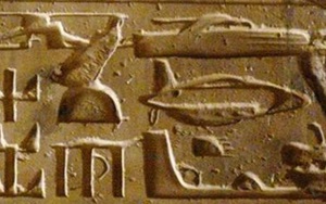 Phát hiện ký tự cổ 3.000 năm giống hình... máy bay ở Ai Cập