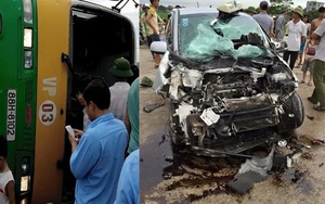 Taxi nát đầu xe buýt lật nghiêng sau va chạm, hơn 20 người bị nạn