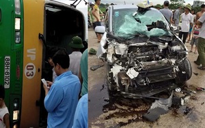 Taxi nát đầu xe buýt lật nghiêng sau va chạm, hơn 20 người bị nạn