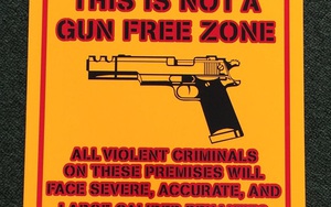 Luật "Cấm súng" ở Mỹ chẳng khác nào miếng ngon cho kẻ cướp
