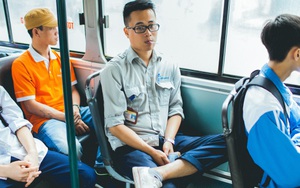 Hành vi của khách khiến hot boy phụ xe bus "khốn đốn"