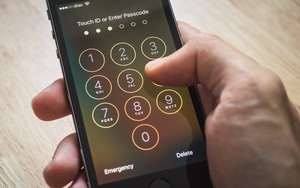 Người hùng công nghệ Edward Snowden thiết kế vỏ iPhone chống hack