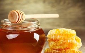 Muốn biết mật ong thật hay giả, chỉ cần thử 5 cách sau