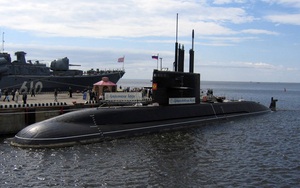 Nga bác tin dừng đóng tàu ngầm Lada: Không thiếu tiền?