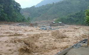 Những hình ảnh và clip khủng khiếp do mưa lũ ở Lào Cai