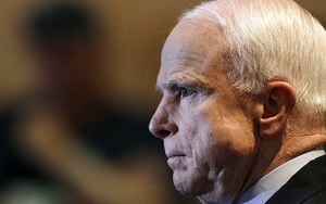 Thượng nghị sĩ John McCain cảnh báo ông Trump hầu tòa