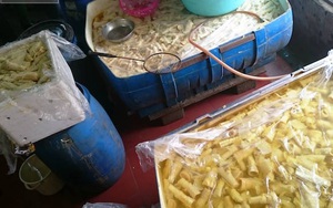 Kinh hãi thấy giòi bò lúc nhúc trong măng tươi ngâm