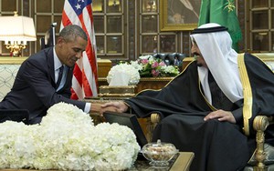 Vì sao Tổng thống Mỹ thường “cúi đầu” trước Vua Ả Rập Saudi?