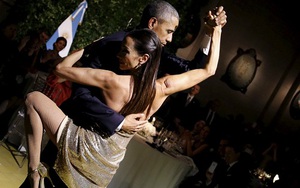 Ông Obama nhảy Tango điệu nghệ cùng vũ công xinh đẹp