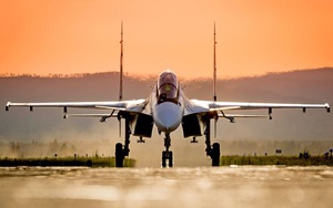Su-30SM mang "lỉnh kỉnh" vũ khí, bay liền 3.000km, phi công đang đào tạo: Trấn Biển Đen!
