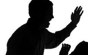 Trưởng công an phường bị kỷ luật vì đùa giỡn, bẹo má nữ dân quân